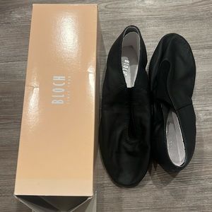 Girls jazz shoe never worn Bloch